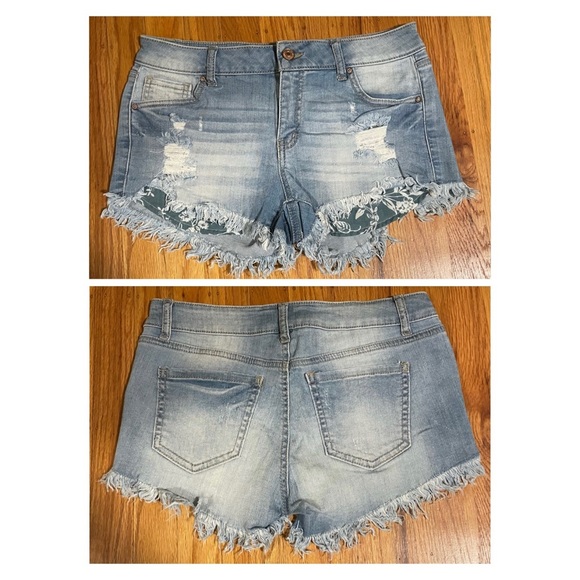 ❣️SALE! All 4 Pairs of Denim Shorts for only $10! - Picture 5 of 8